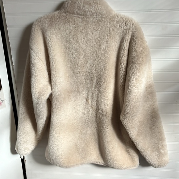 Pink Victoria Secret Sherpa - Picture 5 of 5